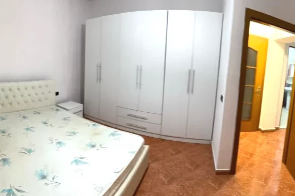 Shtepi me qera Apartament ne Tirane, 1+1, Mobilimi E mobiluar, Pagesa 500  Euro.