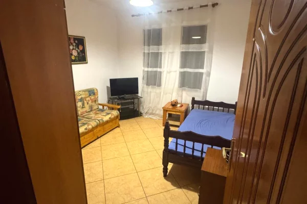 Shtepi me qera Apartament ne Tirane, 2+1, Mobilimi E mobiluar, Pagesa 500  Euro.