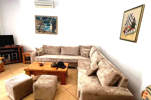 🏡 Jepet me Qera Apartament 2+1 tek Komuna e Parisit, 500 mije leke