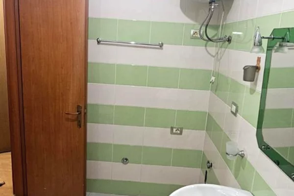 Shtepi me qera Apartament ne Tirane, 2+1, Mobilimi E mobiluar, Pagesa 500  Euro.