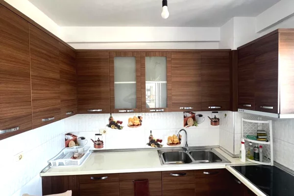 Shtepi me qera Apartament ne Tirane, 1+1, Mobilimi E mobiluar, Pagesa 400  Euro.