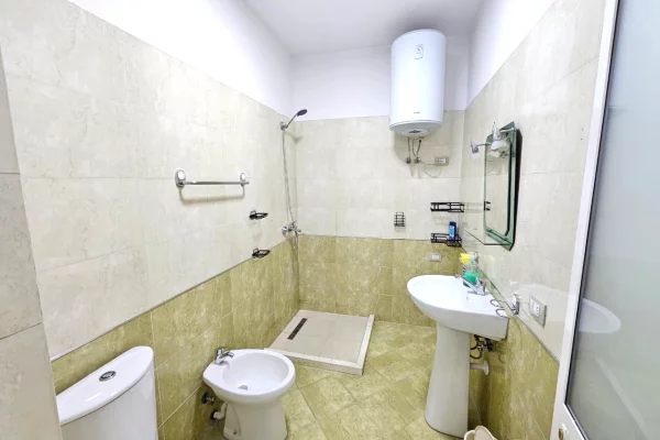Shtepi me qera Apartament ne Tirane, 2+1, Mobilimi E mobiluar, Pagesa 700  Euro.