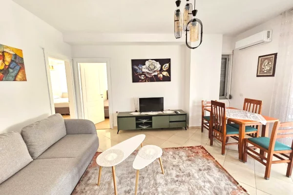 Shtepi me qera 2+1 ne Tirane - 700 Euro