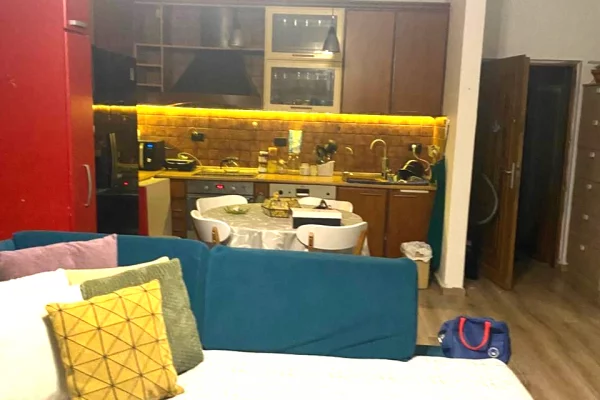 Shtepi me qera Apartament ne Tirane, 2+1, Mobilimi E mobiluar, Pagesa 700  Euro.