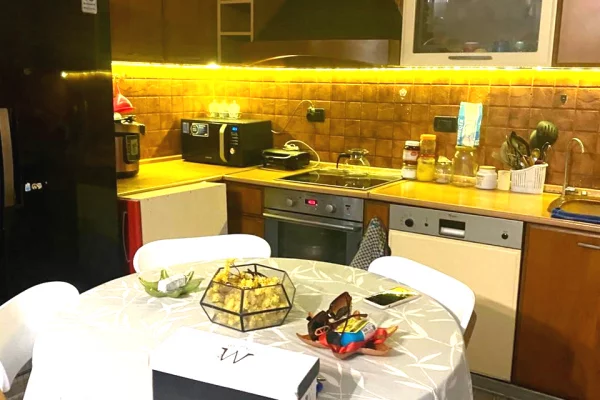Shtepi me qera Apartament ne Tirane, 2+1, Mobilimi E mobiluar, Pagesa 700  Euro.