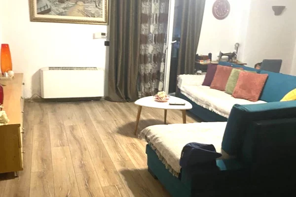 Shtepi me qera 2+1 ne Tirane - 700 Euro