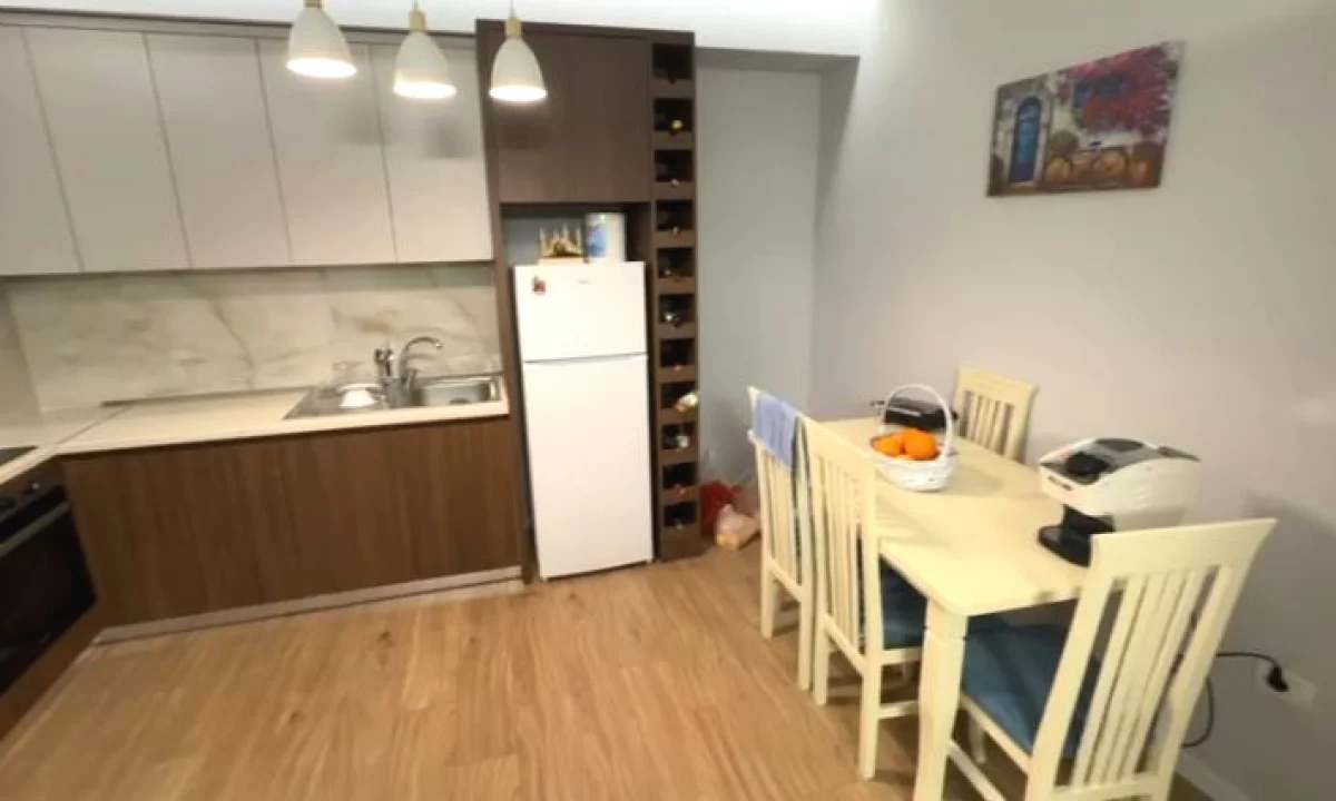Shtepi me qera Apartament ne Tirane, 1+1, Mobilimi E mobiluar, Pagesa 400  Euro.