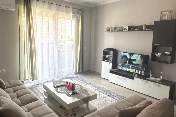 Shtepi me qera Apartament ne Tirane, 2+1, Mobilimi E mobiluar, Pagesa 550  Euro.