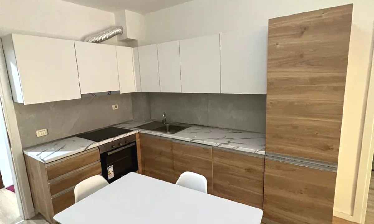 Shtepi me qera Apartament ne Tirane, 2+1, Mobilimi E mobiluar, Pagesa 550  Euro.
