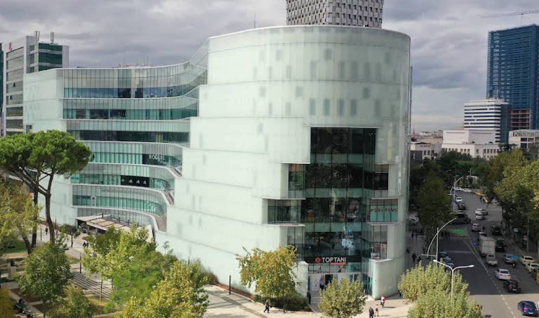 Ambjent biznesi ne shitje prane Toptani center 