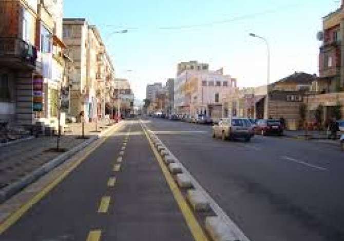 Ambjent biznesi ne rruge kryesore me Qera te rruga e barrikadave 
