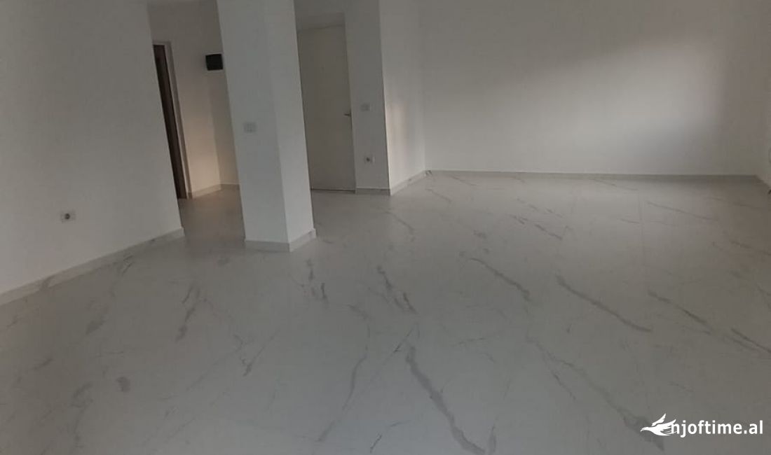 Ambjent biznesi me Qera te Sheshi Wilson 