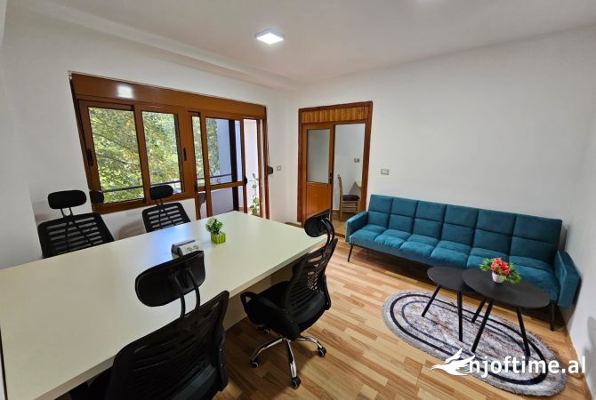 Ambiente Commerciale in Affitto 3+1 a Tirana - 900 Euro