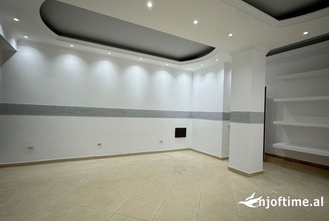 Ambiente Commerciale in Affitto 1+1 a Tirana - 500 Euro