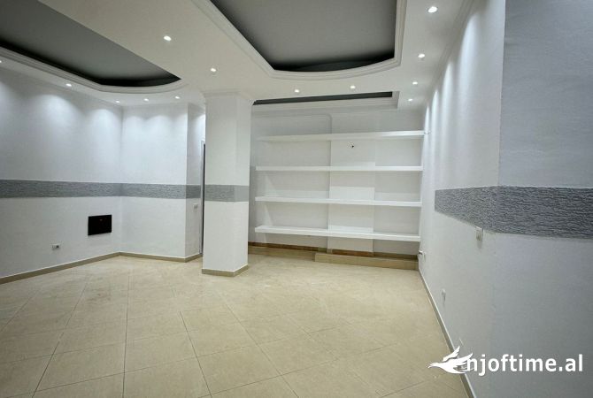 Ambiente Commerciale in Affitto 1+1 a Tirana - 500 Euro