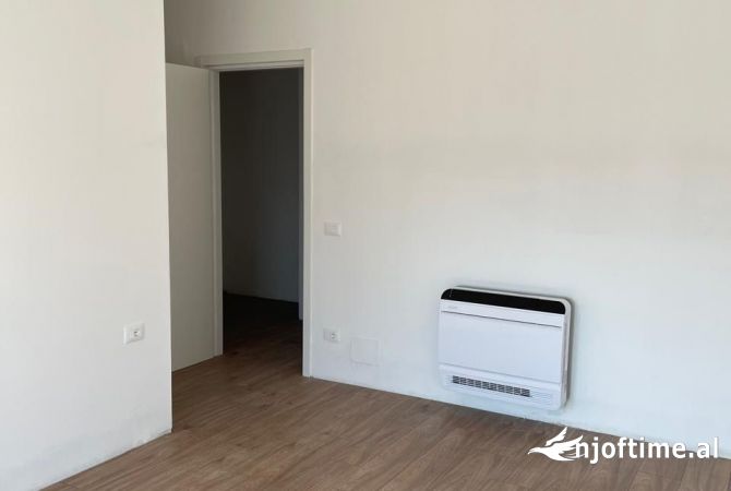 Apartament 3+1+2 me Qera per zyra te stacioni I trenit 