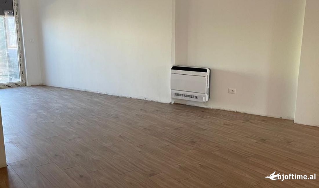 Apartament 3+1+2 me Qera per zyra te stacioni I trenit 