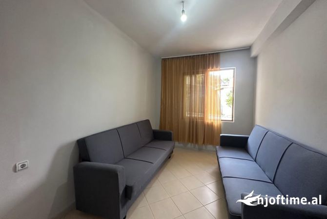 Shtepi me qera Apartament ne Tirane, 2+1, Mobilimi E mobiluar, Pagesa 400  Euro.