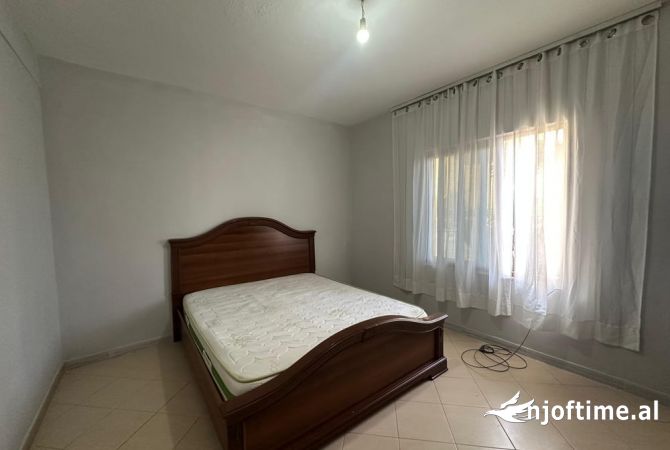 Shtepi me qera Apartament ne Tirane, 2+1, Mobilimi E mobiluar, Pagesa 400  Euro.