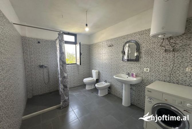 Shtepi me qera Apartament ne Tirane, 2+1, Mobilimi E mobiluar, Pagesa 400  Euro.