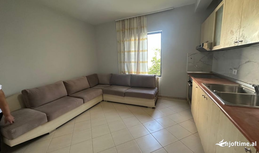 Shtepi me qera Apartament ne Tirane, 2+1, Mobilimi E mobiluar, Pagesa 400  Euro.
