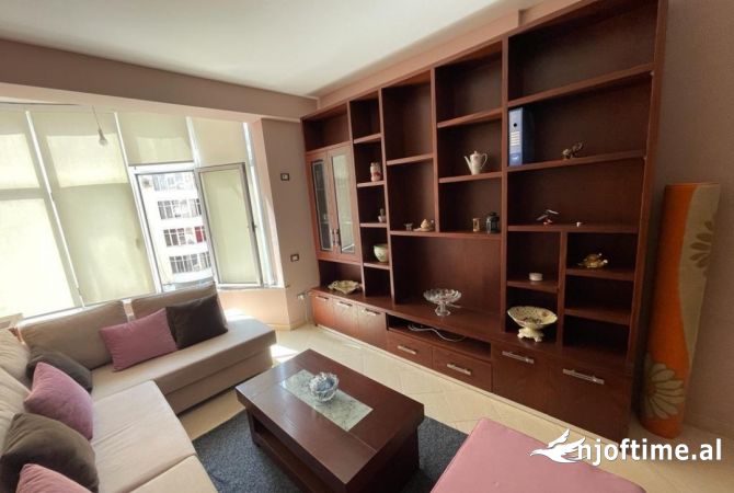 Shtepi me qera Apartament ne Tirane, 2+1, Mobilimi E mobiluar, Pagesa 550  Euro.