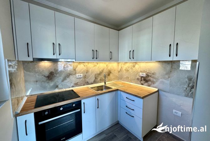 Ambiente Commerciale in Affitto 3+1 a Tirana - 600 Euro