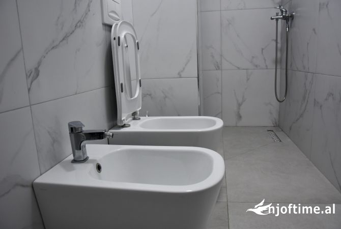 Shtepi ne shitje Apartament ne Tirane, 1+1, Mobilimi E mobiluar, Pagesa 107,000  Euro.