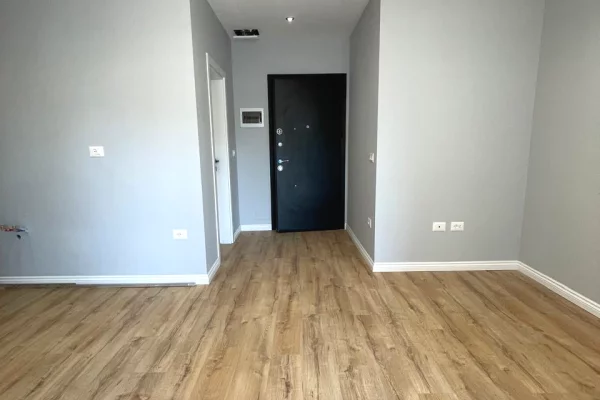 Shtepi ne shitje Apartament ne Tirane, 1+1, Mobilimi Bosh, pa mobiluar, Pagesa 98,000  Euro.