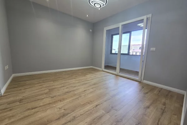 Shtepi ne shitje Apartament ne Tirane, 1+1, Mobilimi Bosh, pa mobiluar, Pagesa 98,000  Euro.