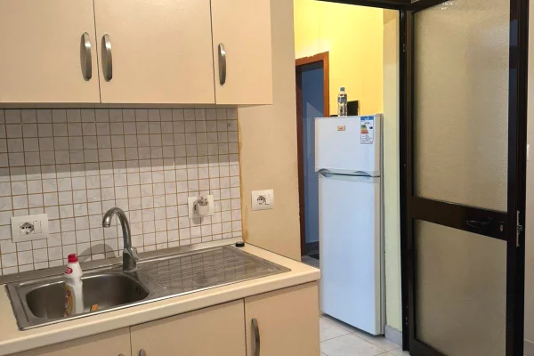 Shtepi me qera Apartament ne Tirane, Garsoniere, Mobilimi E mobiluar, Pagesa 35,000  Leke.