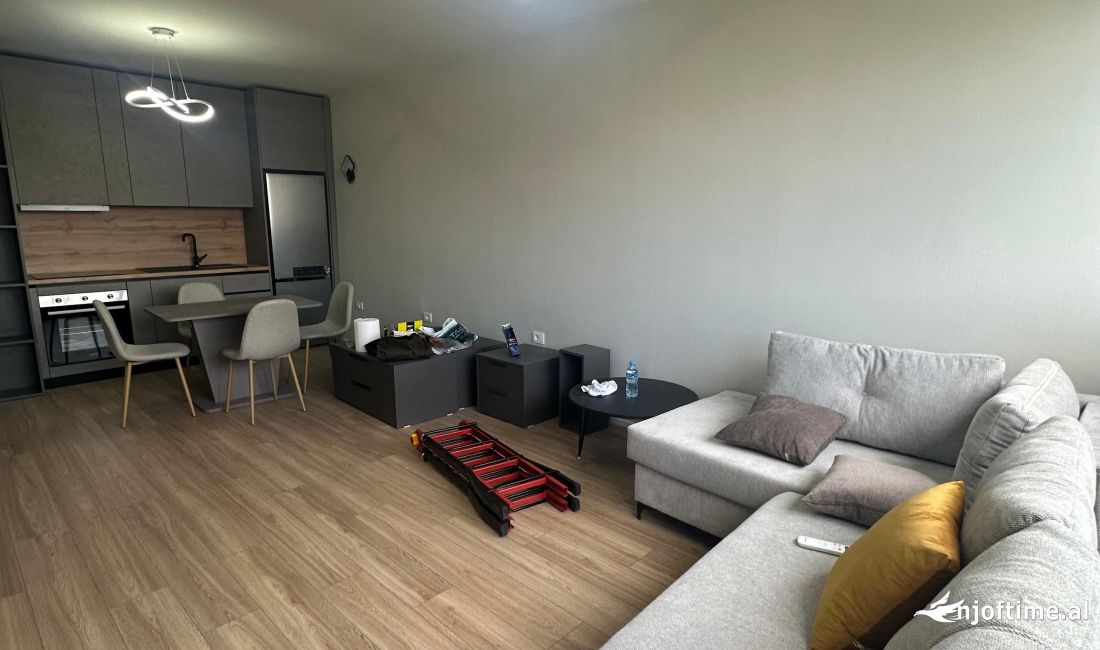 Shtepi me qera Apartament ne Tirane, 2+1, Mobilimi E mobiluar, Pagesa 550  Euro.