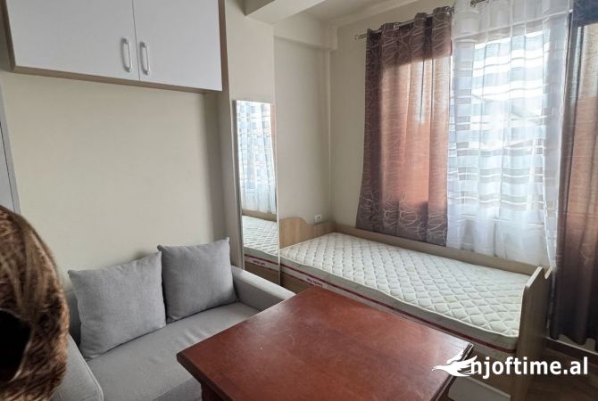 Jepet Garsoniere me qera 300 euro stacioni Trenit