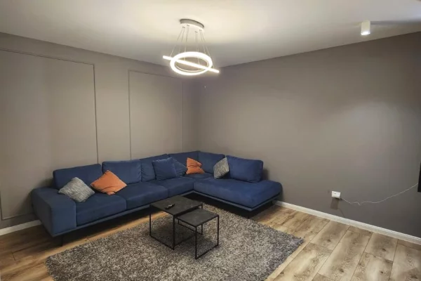 Jepet per qera 2+1+parkim 1200 euro Stacioni Trenit