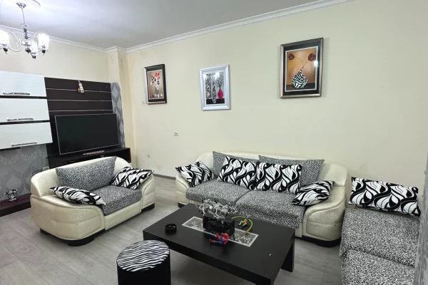 Jepet per qera apartament 2+1 pran Terminalit Veriut 450 euro