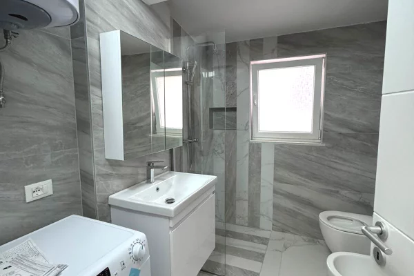 Shtepi me qera Apartament ne Tirane, 1+1, Mobilimi E mobiluar, Pagesa 450  Euro.