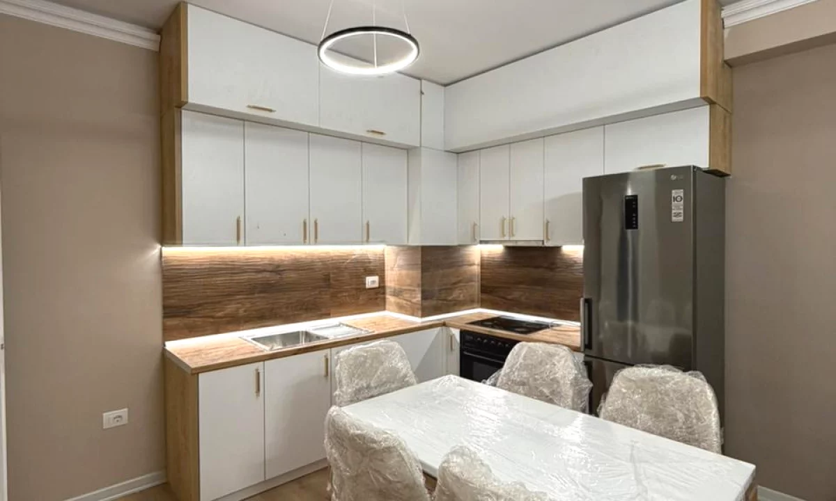 Shtepi me qera Apartament ne Tirane, 1+1, Mobilimi E mobiluar, Pagesa 500  Euro.