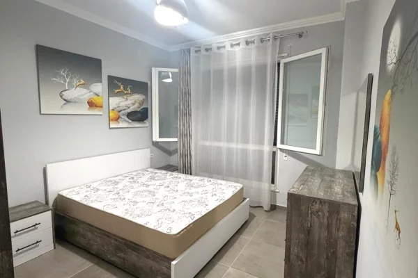 Shtepi me qera Apartament ne Tirane, 2+1, Mobilimi E mobiluar, Pagesa 55,000  Leke.