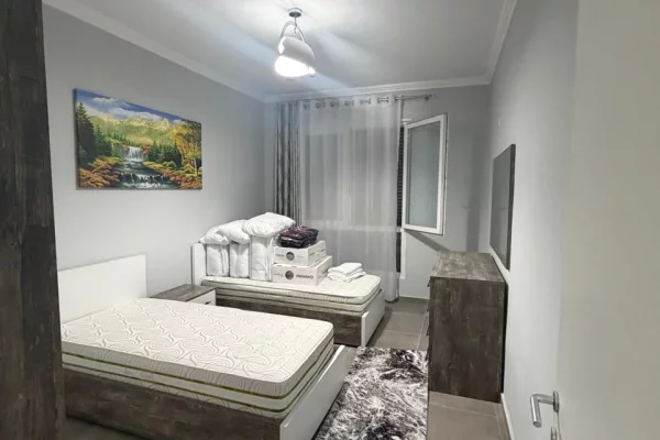 Shtepi me qera Apartament ne Tirane, 2+1, Mobilimi E mobiluar, Pagesa 55,000  Leke.