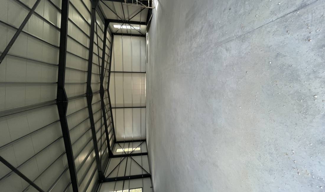 Jepen me qera opsione magazinash 800 m2 Vore