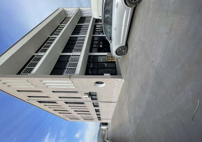 Jepen me qera opsione magazinash 800 m2 Vore