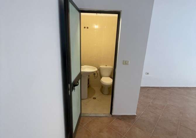 🏡 Shitet dyqan me sip 33 m2 Komuna Parisit📍