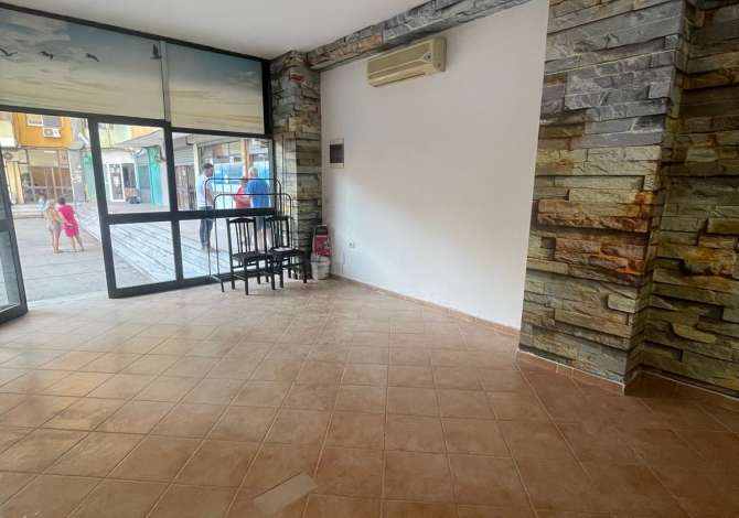 🏡 Shitet dyqan me sip 33 m2 Komuna Parisit📍