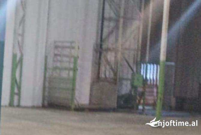 Ambiente Commerciale in Affitto 4+1 a Tirana - 1,200 Euro