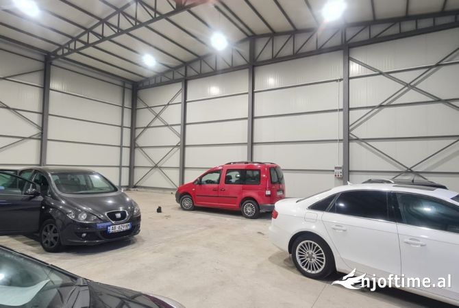 Ambiente Commerciale in Affitto 4+1 a Tirana - 2,000 Euro