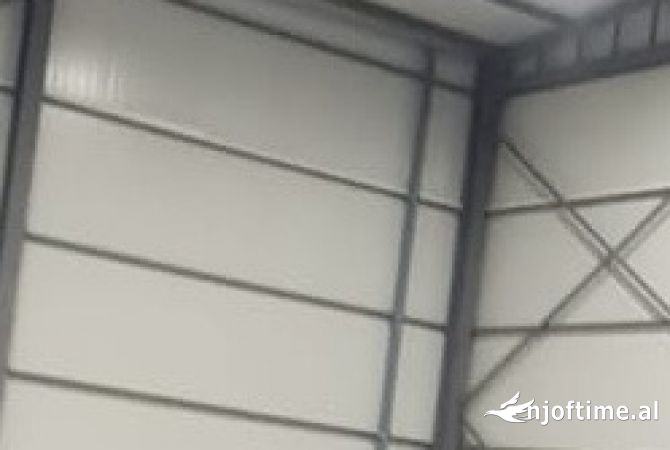 Ambiente Commerciale in Affitto 4+1 a Tirana - 2,000 Euro