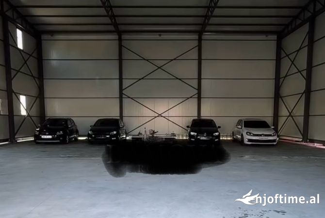 Ambiente Commerciale in Affitto 4+1 a Tirana - 2,000 Euro