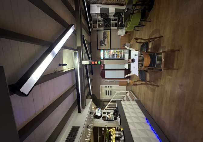 Ambient biznesi me qera 2+1 ne Tirane - 2,000 Euro