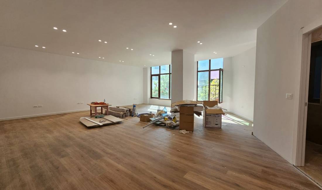 Jepet ambient me qera , studio , kopesht , kurse