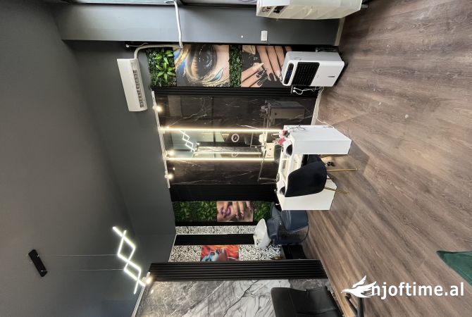 Ambiente Commerciale in Vendita 1+1 a Tirana - 8,000 Euro